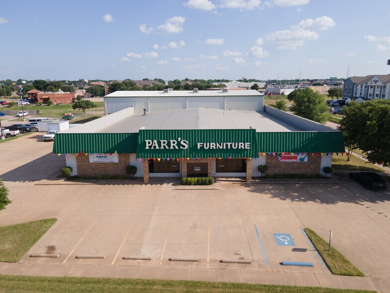 More Photos Of 2515 E Montgomery Pl, Wichita Falls Freestanding For Sale