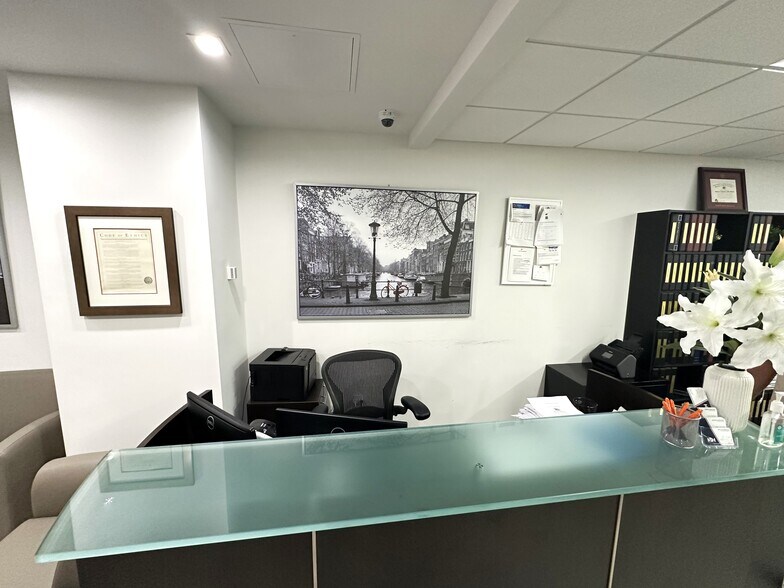 More Photos Of 20803 Biscayne Blvd, Aventura Office For Lease