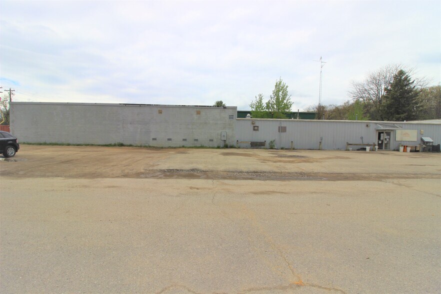 More Photos Of 345 S Airport Rd, Traverse City Warehouse For Lease