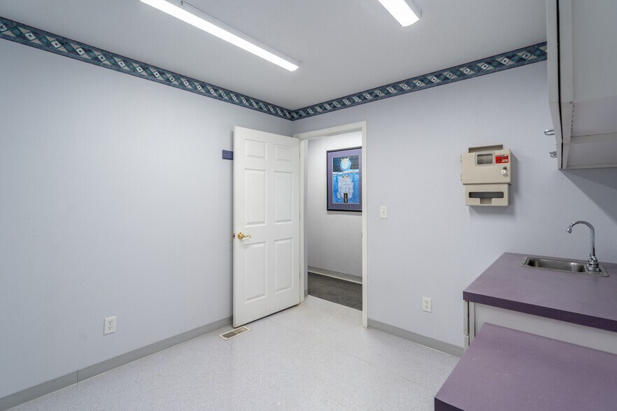More Photos Of 22 Professional Park Dr, Maryville Office For Lease