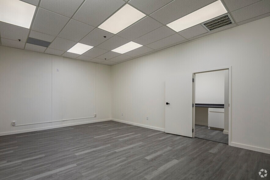 More Photos Of 2101 Main St, Columbia Freestanding For Lease