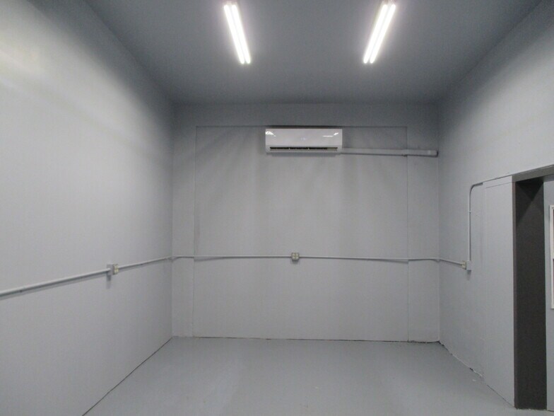 More Photos Of 3 Vine St, Greenwood Lake Warehouse For Lease