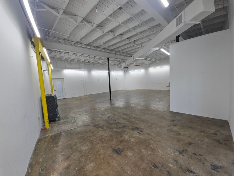 More Photos Of 2606 Fairfield Ave S, Saint Petersburg Light Manufacturing For Lease