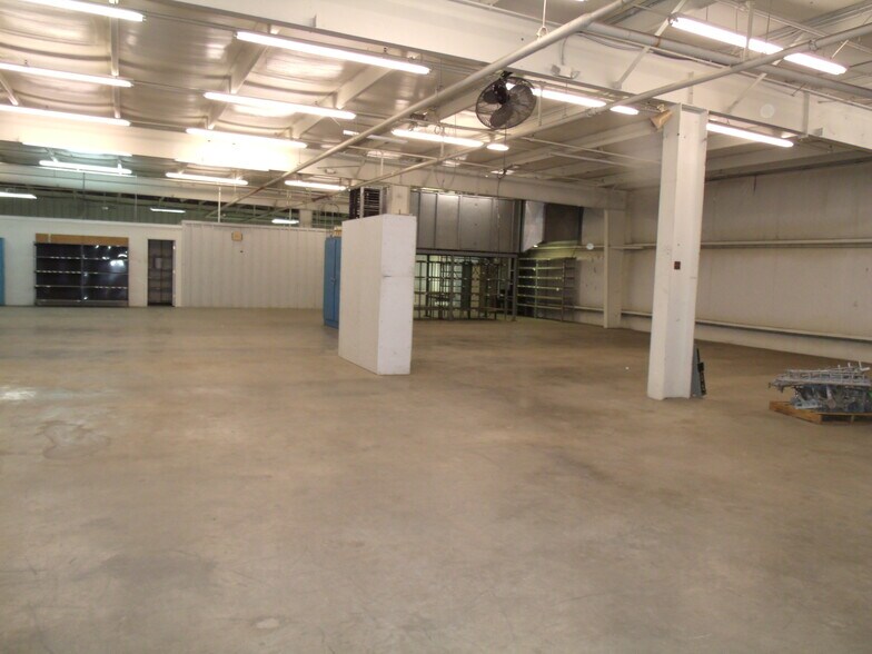 More Photos Of 411 Holmes St, Frankfort Light Distribution For Sale