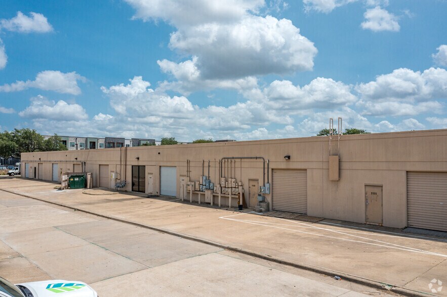 More Photos Of 1850 Crown Dr, Dallas Unknown For Lease