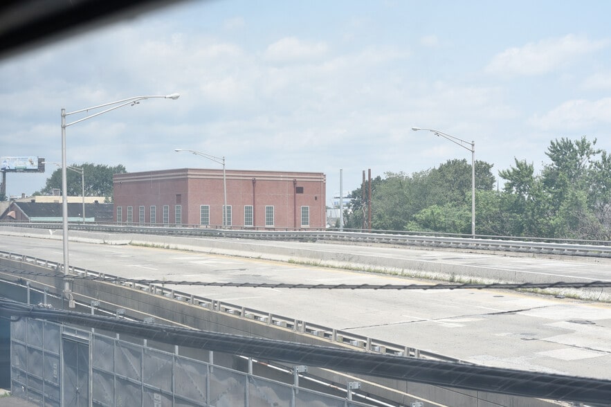 More Photos Of 2 Aspen Pl, Passaic Showroom For Lease