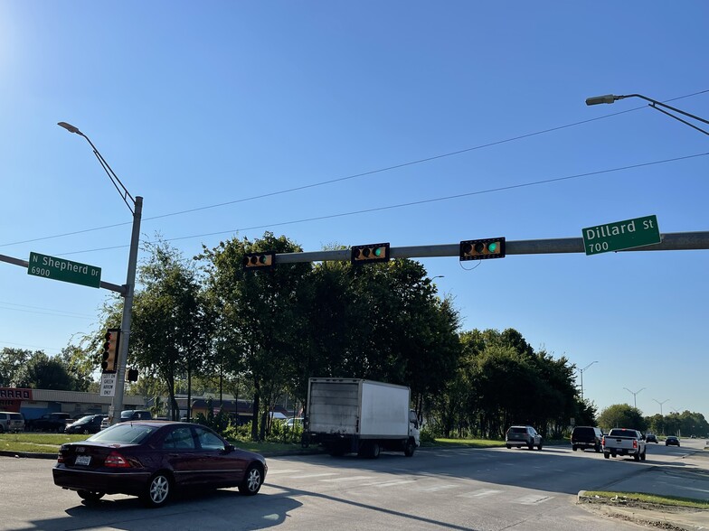 More Photos Of 6825 N Shepherd Dr, Houston Auto Repair For Lease