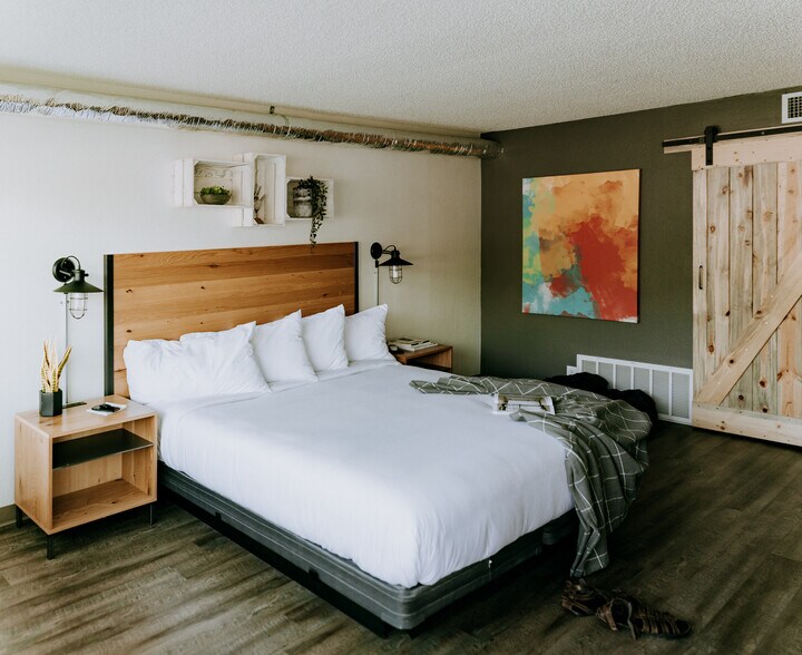 More Photos Of 2850 S Circle Dr, Colorado Springs Hotel For Sale