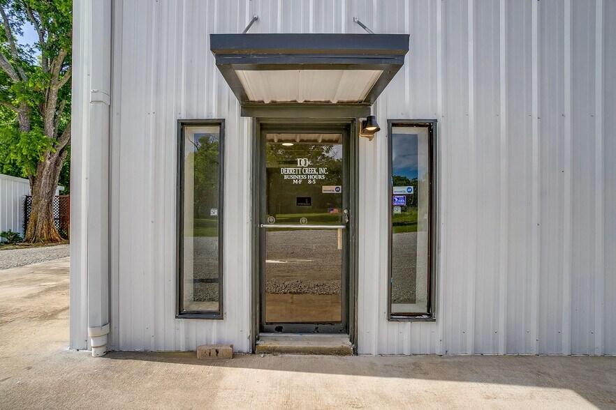 More Photos Of 1600 FM 3433, Newark Warehouse For Sale