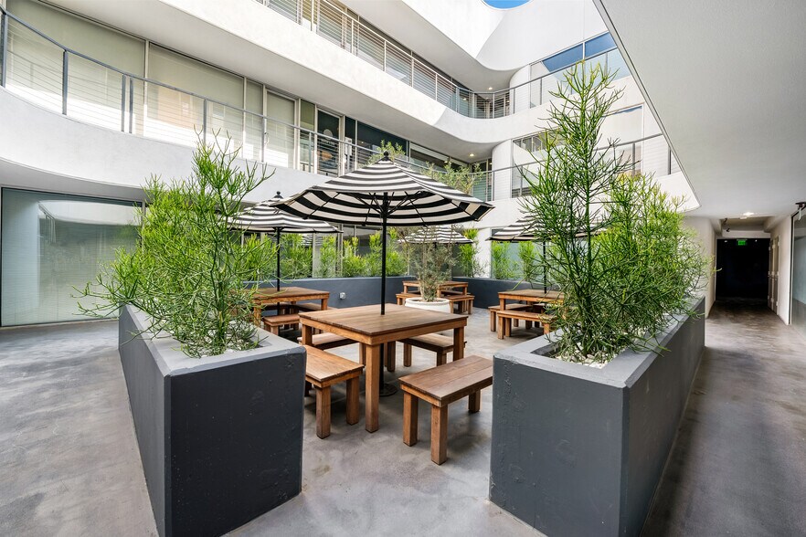 More Photos Of 8065-8075 W 3rd St, Los Angeles Loft Creative Space For Lease