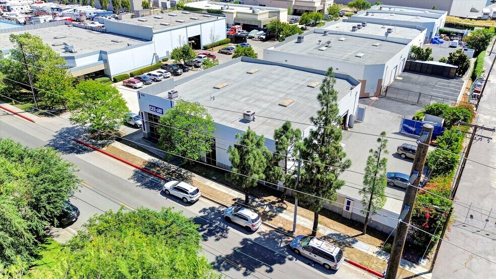 More Photos Of 920 W 10th St, Azusa Warehouse For Sale