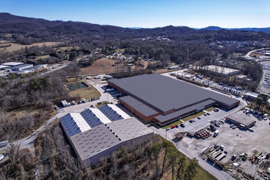 Primary Photo Of 4600 Hendersonville Rd, Fletcher Unknown For Lease