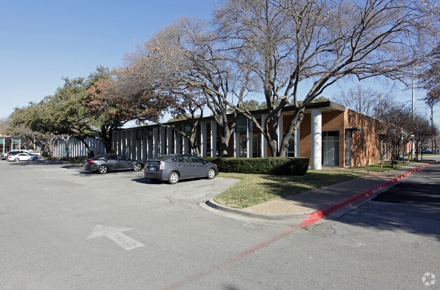 More Photos Of 1617 Hi Line Dr, Dallas Unknown For Lease