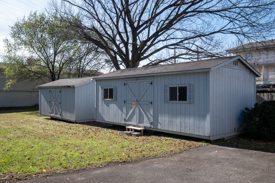 More Photos Of 130 Emmitt Ave, Madison Office For Sale