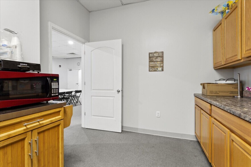 More Photos Of 14859 Warwick Blvd, Newport News Restaurant For Lease