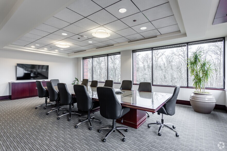 More Photos Of 5335 Meadows Rd, Lake Oswego Office For Lease