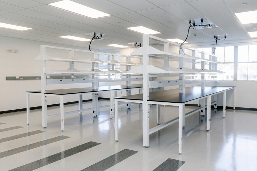 More Photos Of 4 Research Dr, Woodbridge Research And Development For Lease