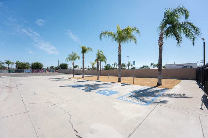 More Photos Of 2112 E California Ave, Bakersfield Restaurant For Sale