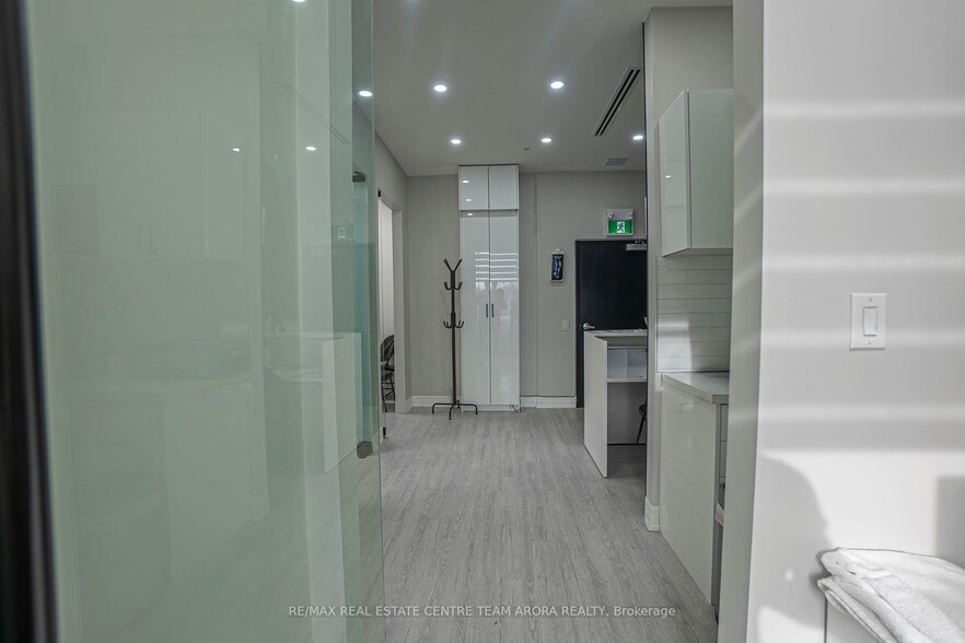 More Photos Of 268 Derry Rd W, Mississauga Office For Sale
