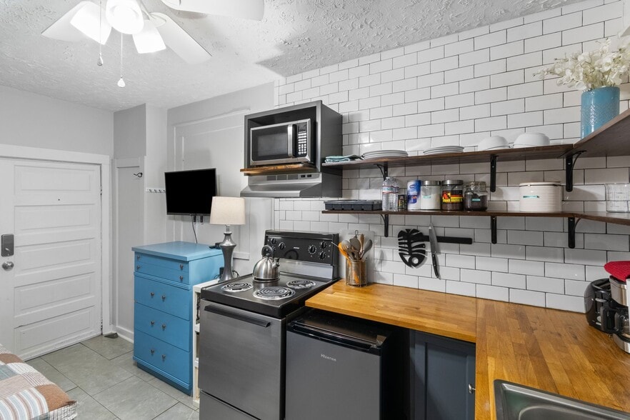 More Photos Of 33 Vance Ave, Black Mountain Apartments For Sale