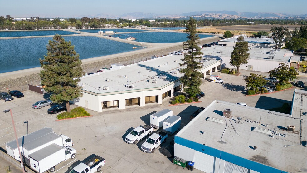 More Photos Of 7059 Commerce Cir, Pleasanton Warehouse For Lease