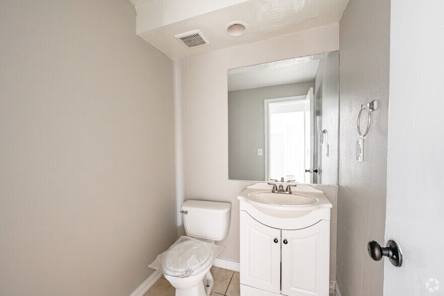 More Photos Of 1425 W Stoneridge Ct, Ontario Apartments For Sale