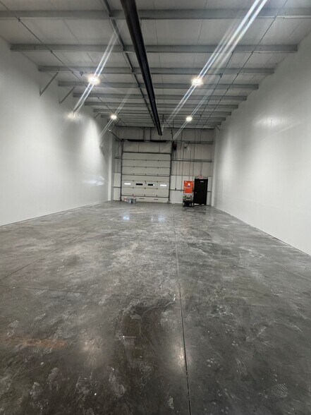 More Photos Of 1925 SW 5th St, Lincoln Warehouse For Lease
