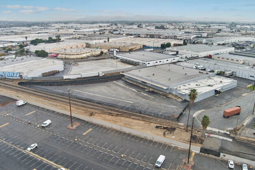 More Photos Of 6303 Corsair St, Commerce Warehouse For Lease