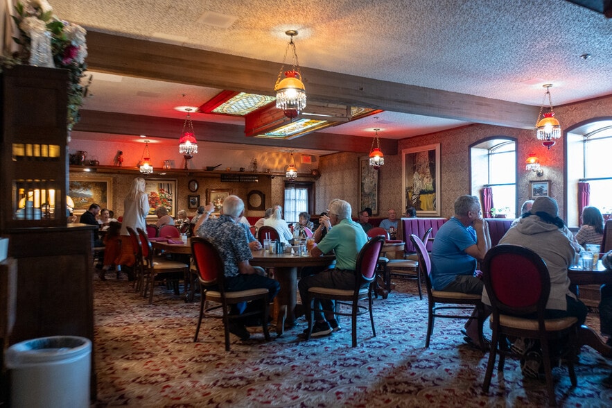 More Photos Of 1800 N Palm Canyon Dr, Palm Springs Restaurant For Sale