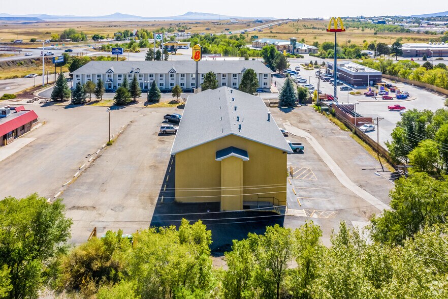 More Photos Of 1610 Cedar St, Raton Hotel For Sale