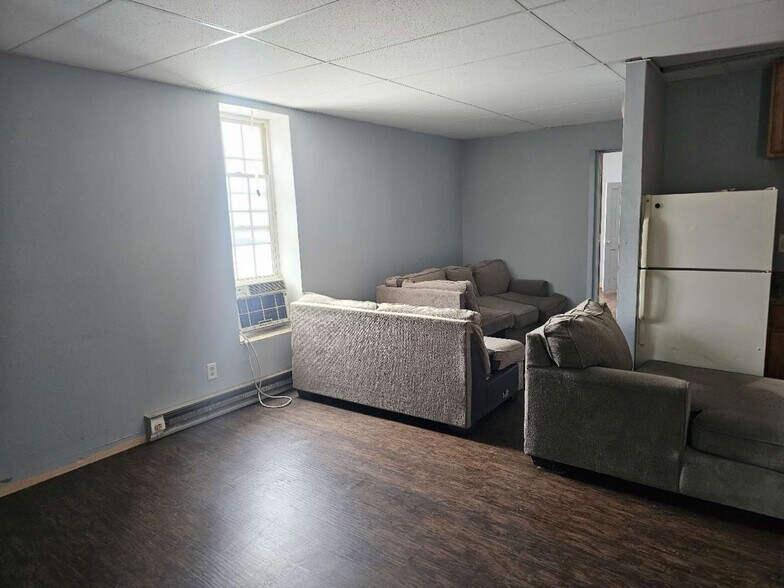 More Photos Of 305 Main St, Sheridan Storefront Retail Residential For Lease