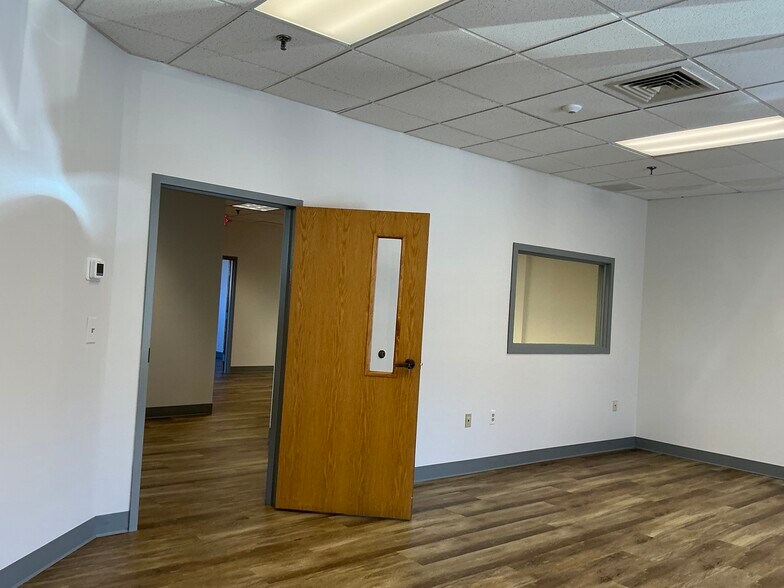 More Photos Of 2 Lakewood Rd, Waterbury Office For Lease