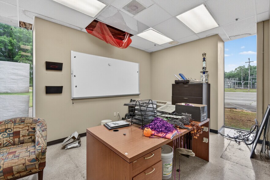 More Photos Of 310 Pennington Dr, Paris Manufacturing For Sale