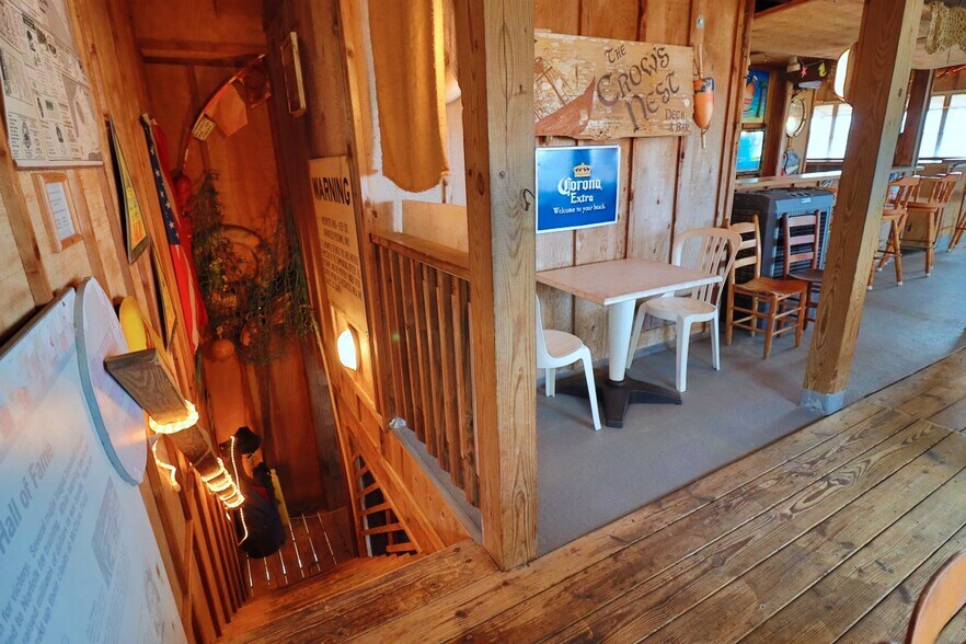 More Photos Of 25202 Island Pines Dr, Waves Restaurant For Sale