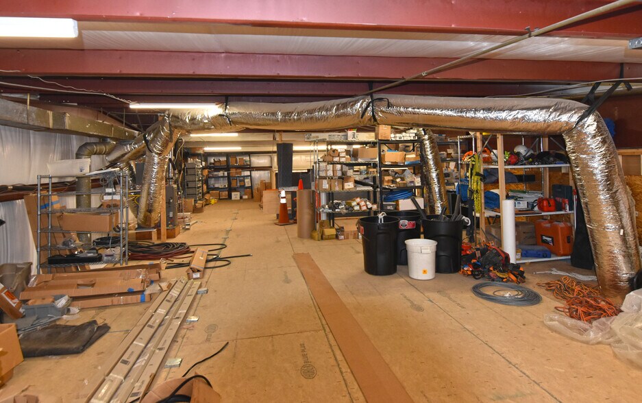 More Photos Of 300 Eddy Ct, Franklin Warehouse For Lease