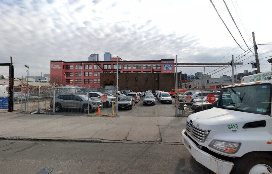 Primary Photo Of 1001 46th Ave, Long Island City Land For Lease