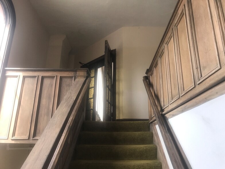 More Photos Of 329 E Moody Ave, New Castle Religious Facility For Sale