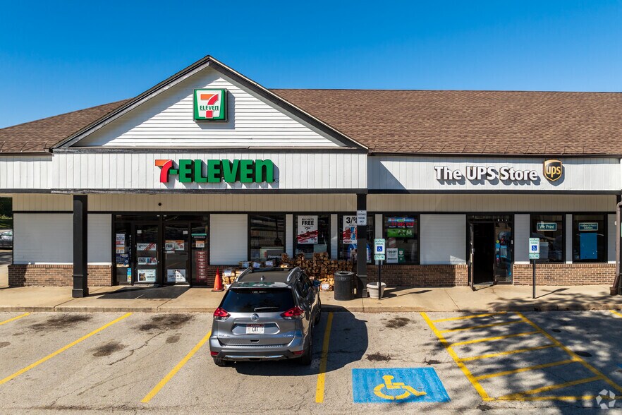 More Photos Of 40-60 W Terra Cotta Ave, Crystal Lake Unknown For Lease