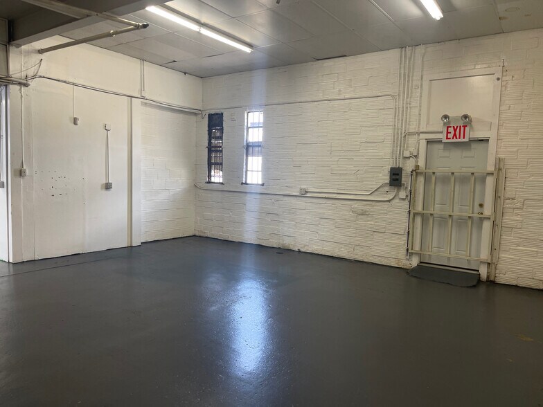 More Photos Of 3078-3086 Summer Ave, Memphis Freestanding For Sale