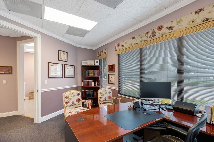 More Photos Of 3293 Fruitville Rd, Sarasota Medical For Sale