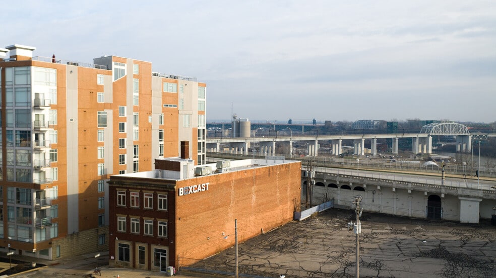More Photos Of 2401 W Superior Viaduct, Cleveland Office For Lease