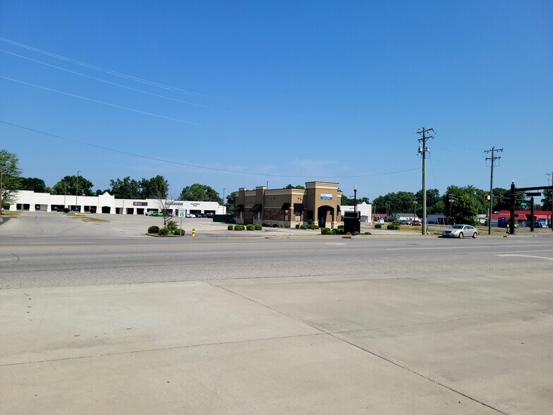 More Photos Of 1495 E 10th St, Jeffersonville Drugstore For Sale