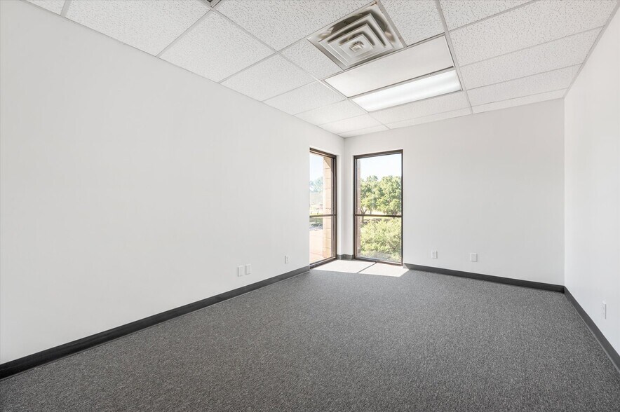 More Photos Of 1175 Post & Paddock Rd, Grand Prairie Office For Lease