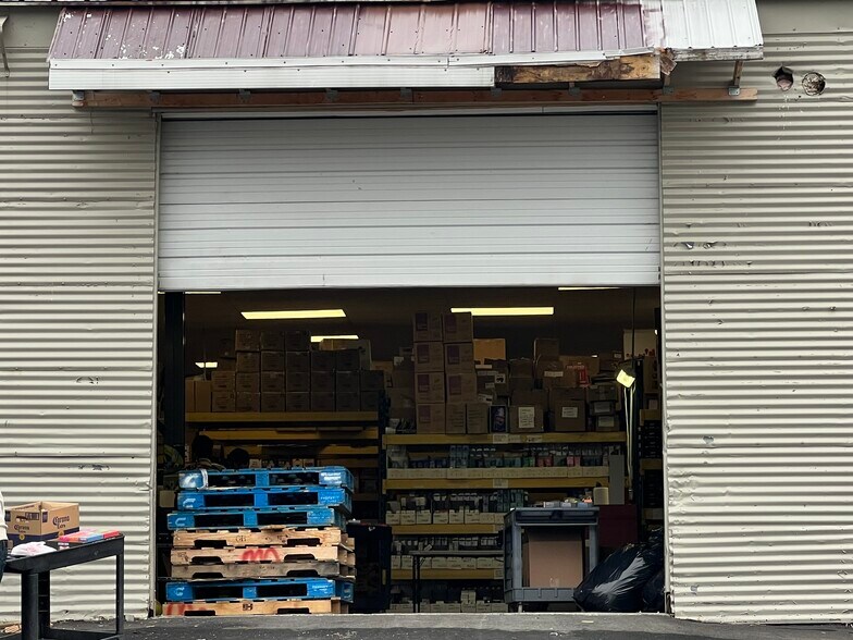 More Photos Of 17 Prospect Ave, Albany Light Distribution For Sale