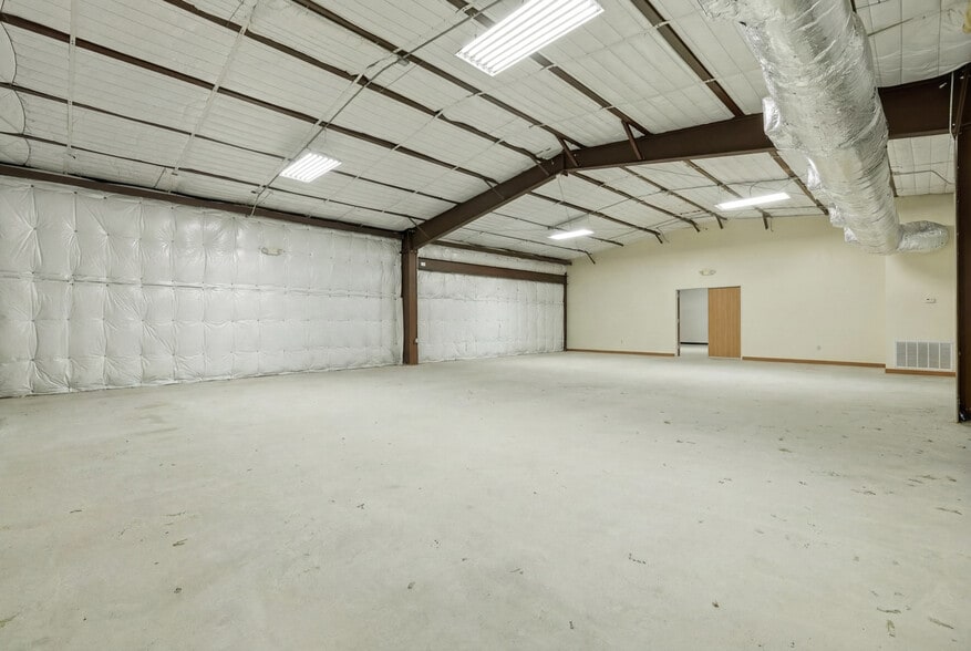 More Photos Of 6305 Beverlyhill St, Houston Warehouse For Sale
