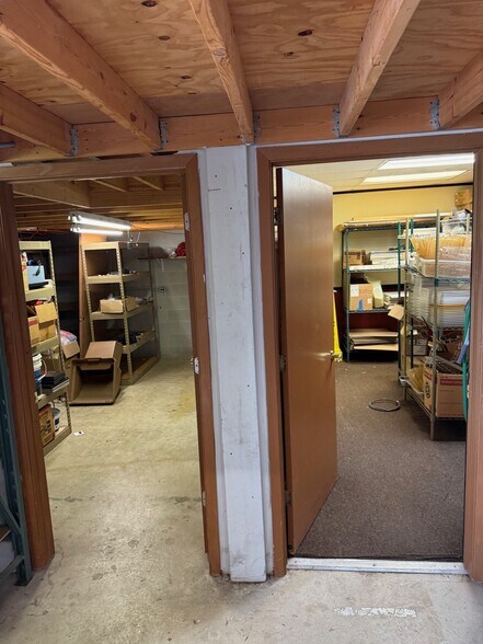 More Photos Of 11911-11913 Warfield St, San Antonio Warehouse For Sale