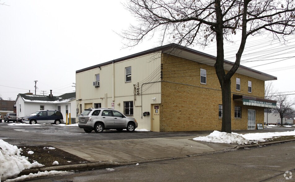 More Photos Of 6686-6690 Pearl Rd, Parma Heights Storefront For Lease