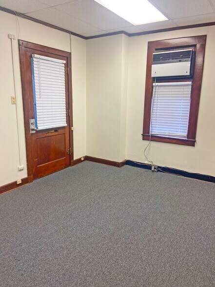 More Photos Of 1731 S San Marcos, San Antonio Unknown For Lease