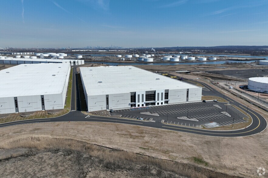 More Photos Of 400 Salt Meadow Rd, Carteret Warehouse For Lease