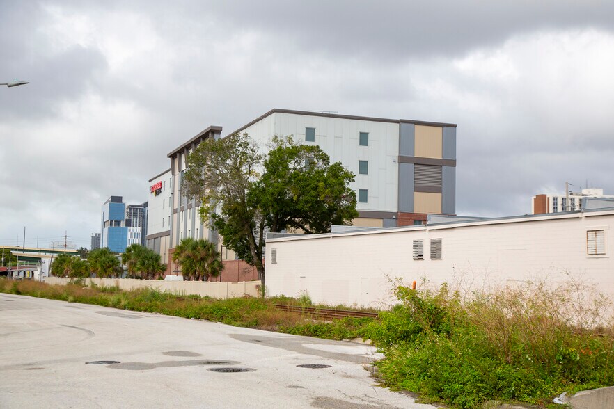 More Photos Of 1110 Sligh Blvd, Orlando Warehouse For Lease